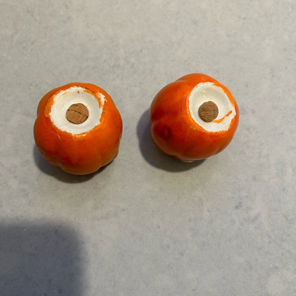 Vintage Pumpkin Salt and Pepper Shakers - Picture 5 of 5